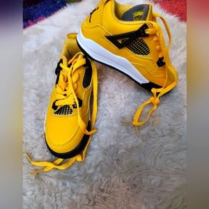 SOLD Air Jordan 4 retro Lightning little kids